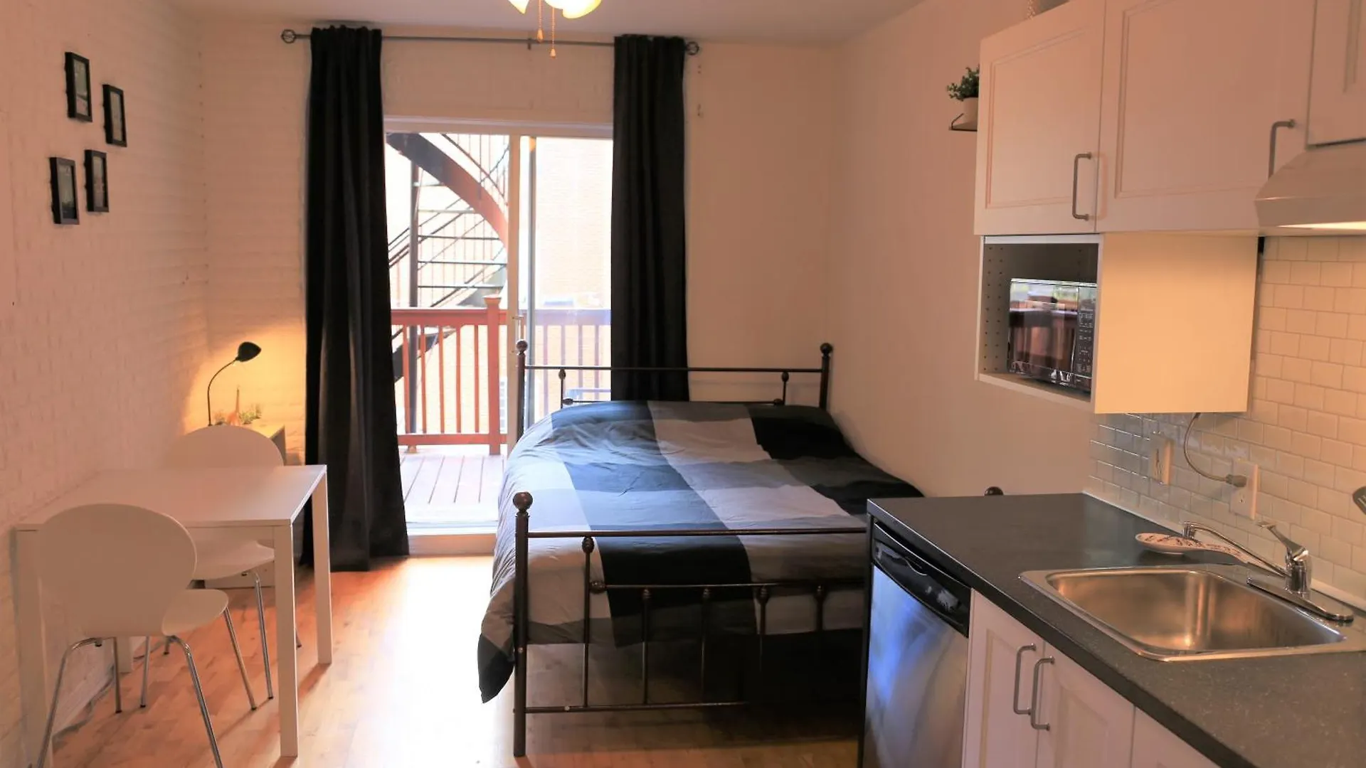 Cozy Studio In Montreal Apartment
