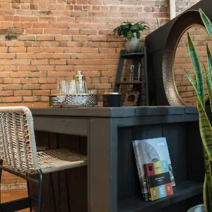 Apartamento Stunning Old Port Lofts, Montreal